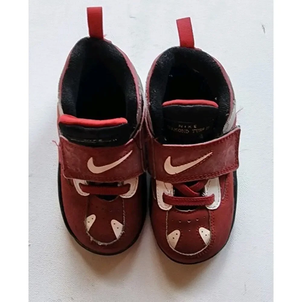 Nike Air Diamond Turf 2 Varsity Red/Gold Child Size 8C Toddler Retro Sneakers